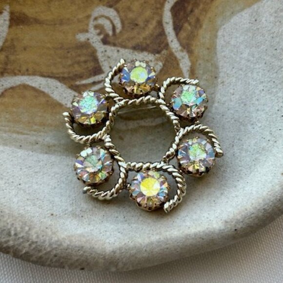 KRAMER Aurora Borealis AB Lavender Crystal Gold Circle BROOCH - Picture 8 of 10